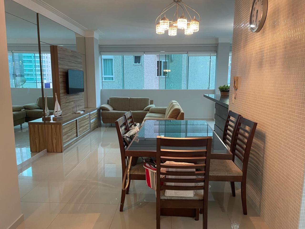 Apartment Em
